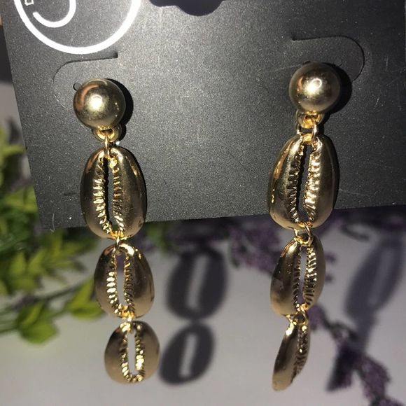 Jil shell gold earrings - Picture 3 of 4